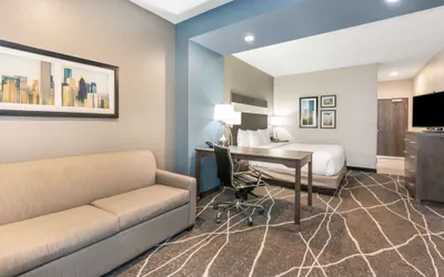 Photo 5 - La Quinta Inn and Suites by Wyndham Houston Spring South