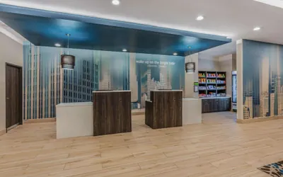 Photo 3 - La Quinta Inn and Suites by Wyndham Houston Spring South