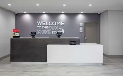 Photo 3 - Hampton Inn Dunedin