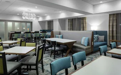 Photo 4 - Hampton Inn Dunedin