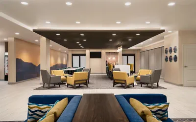 Photo 4 - La Quinta Inn & Suites by Wyndham Clovis CA