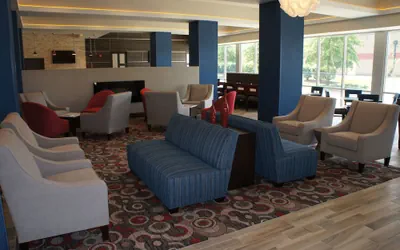 Photo 4 - La Quinta Inn & Suites by Wyndham Bloomington
