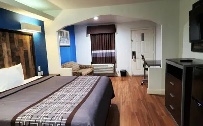 Photo 5 - Express Inn Tomball