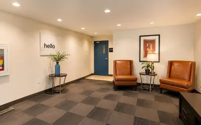 Photo 2 - Welcome Suites Hazelwood
