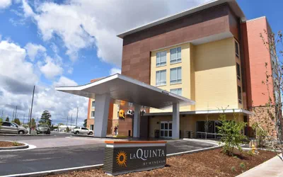 Photo 2 - La Quinta Inn & Suites by Wyndham Flagstaff East I-40