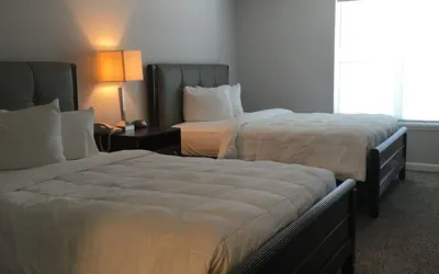 Photo 2 - Ambassador Inn And Suites