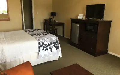 Photo 5 - Ambassador Inn And Suites