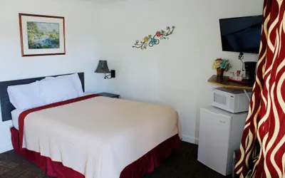 Photo 5 - Chalet Motel