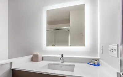 Photo 3 - Holiday Inn Express & Suites Ottawa by IHG