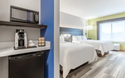 Photo 4 - Holiday Inn Express & Suites Ottawa by IHG