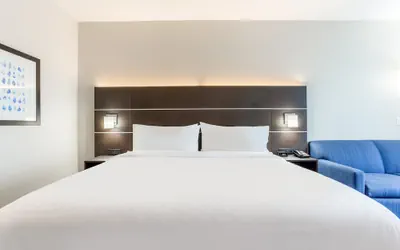 Photo 5 - Holiday Inn Express & Suites Ottawa by IHG
