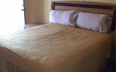 Photo 5 - Sky Ranch Inn