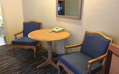 Photo 4 - Sky Ranch Inn