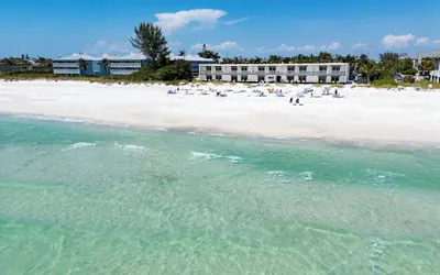 Photo 2 - Bali Hai Beachfront Resort and Spa