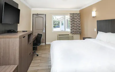 Photo 4 - Sea Rock Inn - Long Beach