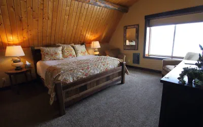 Photo 3 - Fin and Feather Inn