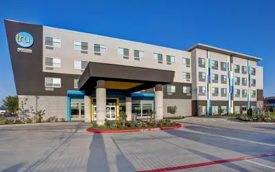 Photo 2 - Tru by Hilton Grand Prairie