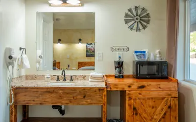 Photo 3 - Hurricane Hideaway Lodging