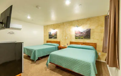 Photo 4 - Hurricane Hideaway Lodging
