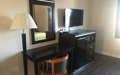 Photo 3 - Manhattan Inn & Suites - LAX