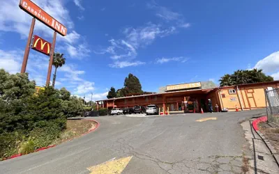Photo 2 - Carquinez Inn Vallejo I 80 Near Napa Valley