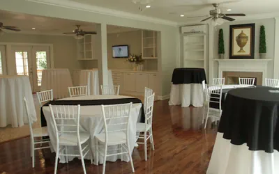 Photo 3 - The Oaks Bed and Breakfast