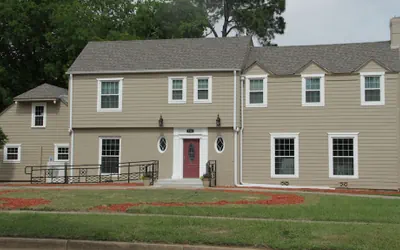 Photo 2 - The Oaks Bed and Breakfast