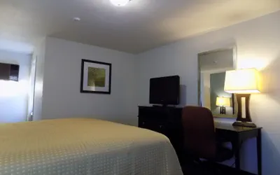 Photo 4 - Budget Inn