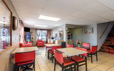 Photo 5 - Econo Lodge Inn & Suites Escanaba North
