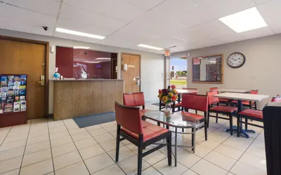 Photo 3 - Econo Lodge Inn & Suites Escanaba North