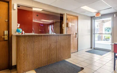 Photo 4 - Econo Lodge Inn & Suites Escanaba North