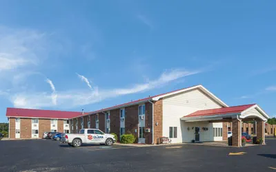 Photo 2 - Econo Lodge Inn & Suites Escanaba North