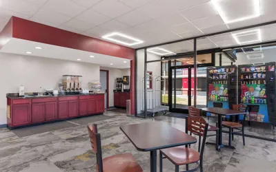 Photo 4 - Econo Lodge Cave City