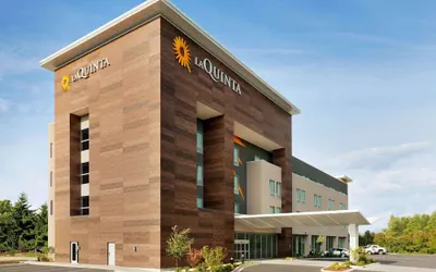 Photo 2 - La Quinta Inn & Suites by Wyndham Burlington