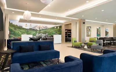 Photo 3 - La Quinta Inn & Suites by Wyndham Burlington