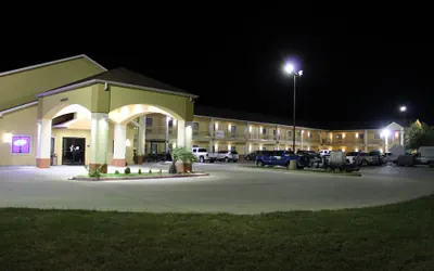 Photo 2 - Horizon Inn & Suites - Pearsall