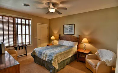Photo 2 - Unit 411a 1 Bd/ 1 Ba Condo 1 Bedroom Condo by RedAwning