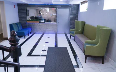 Photo 4 - Hotel Mint JFK Airport
