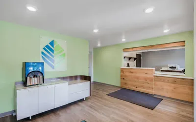 Photo 4 - WoodSpring Suites Chicago Addison
