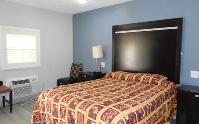 Photo 5 - Town House Motel