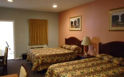 Photo 3 - Town House Motel