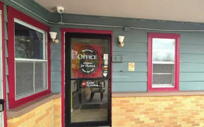 Photo 3 - Economy Inn Cadillac MI by Hotel O