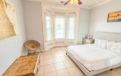 Photo 5 - Private vacation home with free parking!