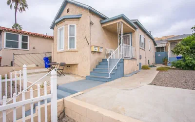 Photo 2 - Private vacation home with free parking!