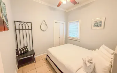 Photo 4 - Private vacation home with free parking!