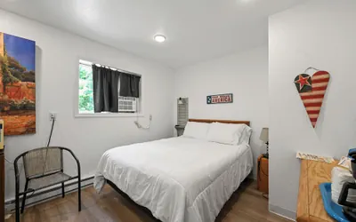 Photo 3 - Eagle View Motel & Retreat