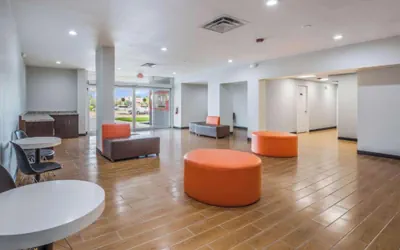 Photo 3 - OYO Hotel Orlando Airport