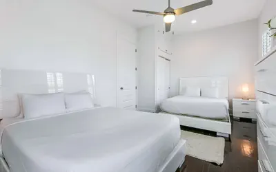 Photo 4 - Spacious Townhouse close to FQ & City Hot Spots