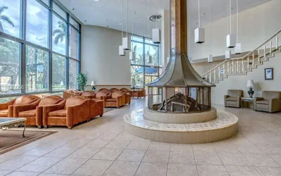 Photo 3 - Amazing Apartment,hallandale Beach, Walk to Ocean!