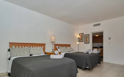 Photo 2 - Lovely Little Studio With Pool, Hallandale Beach:)